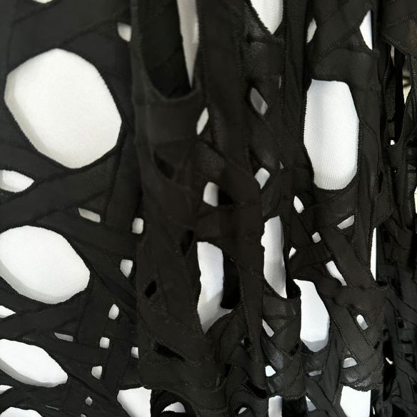 CREPE EXCLUSIVO BORDADO. 