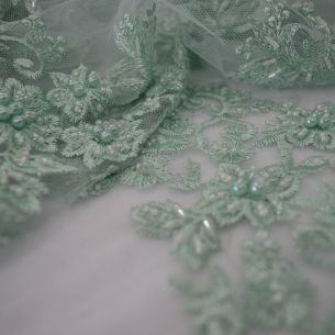 TULE BORDADO COM PEDRARIAS VERDE ÁGUA.  2