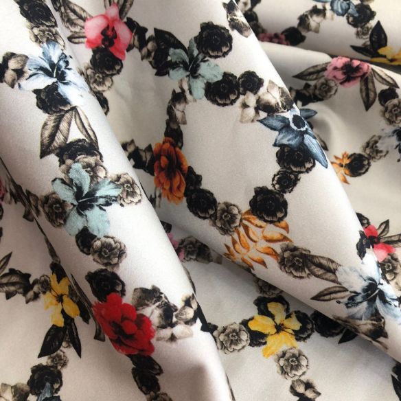 Tecido Sarja Acetinada Estampada Xadrez Floral • Conexão Tecidos