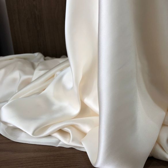 Tecido Cetim de Seda Liso Off White • Conexão Tecidos