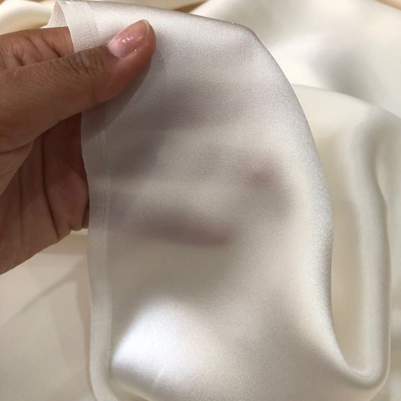 Tecido Cetim de Seda Liso Off White • Conexão Tecidos