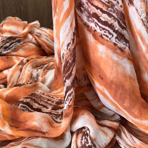 TECIDO CHIFFON DE SEDA TIE DYE LARANJA • Conexão Tecidos