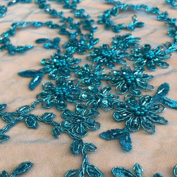 TULE BORDADO COM PEDRARIAS VERDE TIFANY • Conexão Tecidos