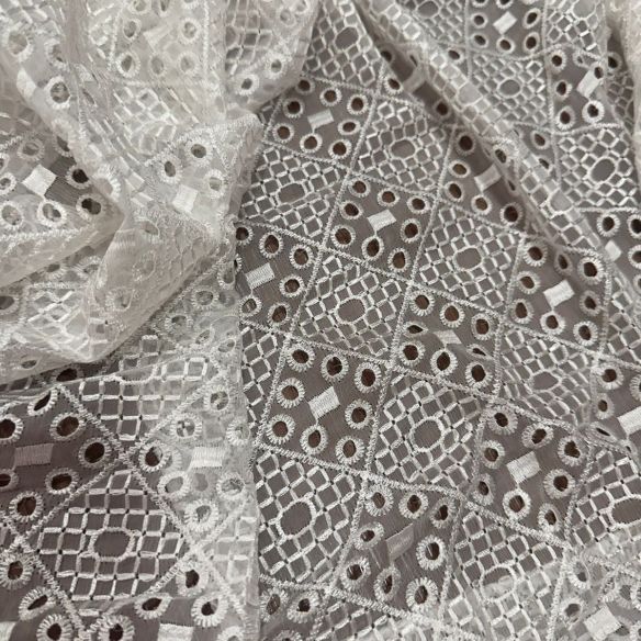 Tecido Chiffon De Seda Bordado Off White • Conexão Tecidos