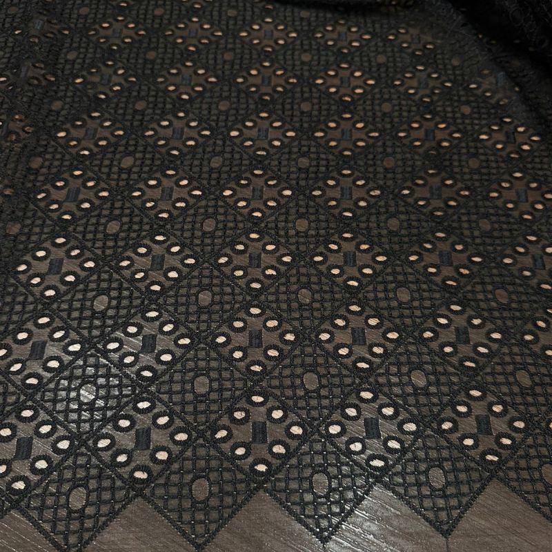 Tecido Chiffon De Seda Bordado Preto • Conexão Tecidos