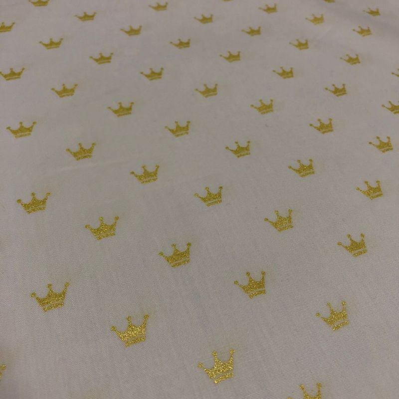 TECIDO TRICOLINE PEQUENAS COROAS • Conexão Tecidos