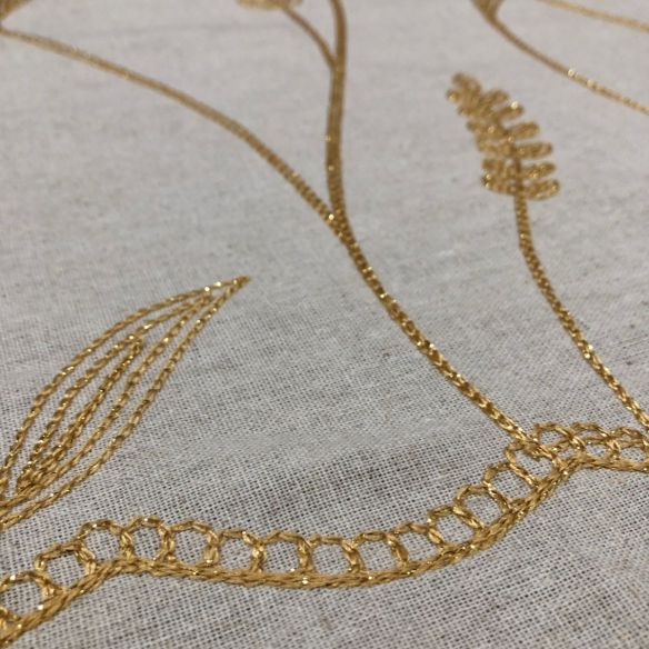 Tecido Linho Misto Bordado Trigos Dourados • Conexão Tecidos