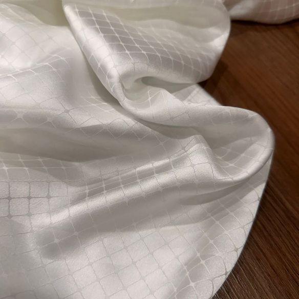 Tecido Cetim de Seda Liso Maquinetado Off White • Conexão Tecidos