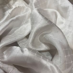 Tecido Cetim de Seda Liso Maquinetado Off White • Conexão Tecidos 2