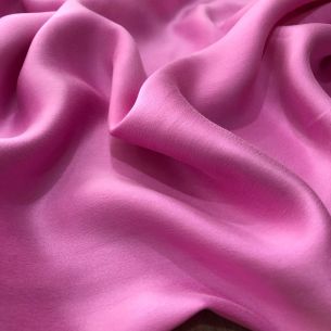 Tecido Cetim de Seda Liso Estonado Rosa • Conexão Tecidos