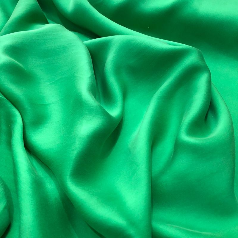 Tecido Cetim de Seda Liso Estonado Verde • Conexão Tecidos