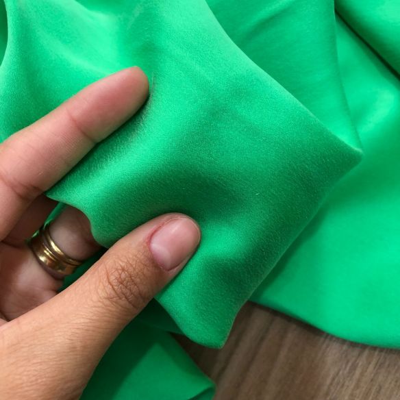 TECIDO CETIM DE SEDA ESTONADO VERDE • Conexão Tecidos TECIDO CETIM DE SEDA ESTONADO VERDE • Conexão Tecidos