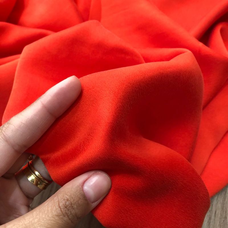 TECIDO CETIM DE SEDA ESTONADO VERMELHO CORAL • Conexão Tecidos