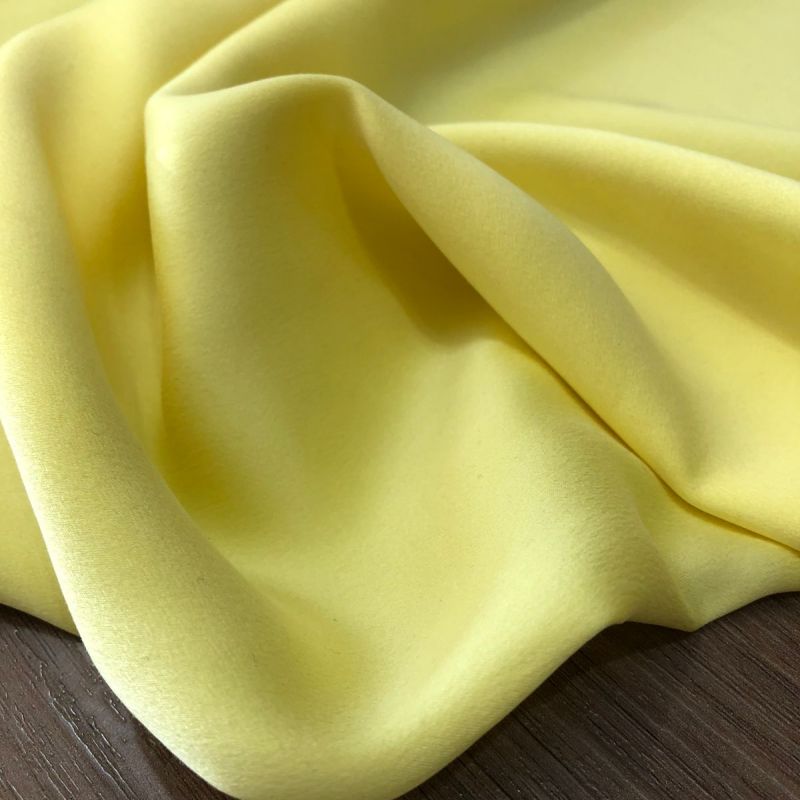 Tecido Cetim de Seda Liso Estonado Amarelo Íris • Conexão Tecidos
