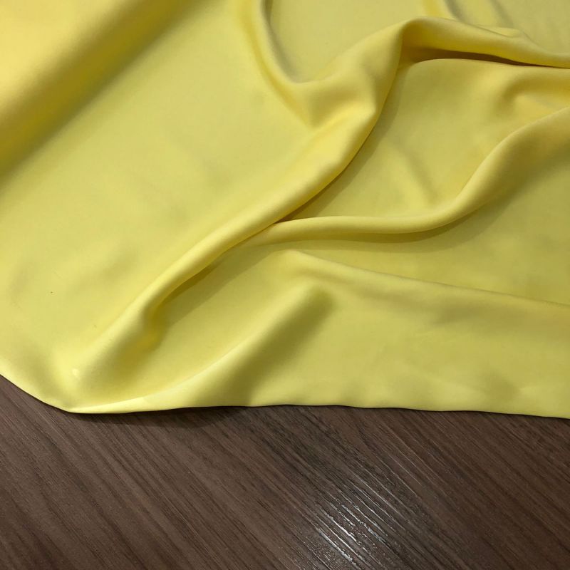 Tecido Cetim de Seda Liso Estonado Amarelo Íris • Conexão Tecidos