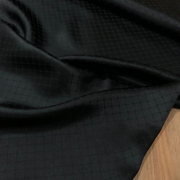 TECIDO CETIM DE SEDA PRETO MAQUINETADO • Conexão Tecidos TECIDO CETIM DE SEDA PRETO MAQUINETADO • Conexão Tecidos