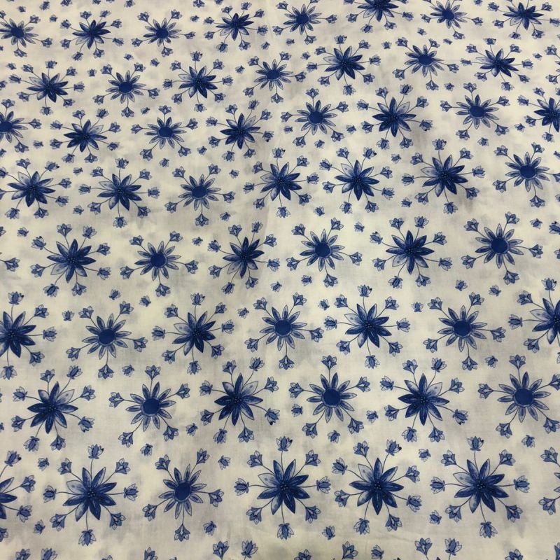TECIDO CAMBRAIA DE ALGODÃO PEQUENAS FLORES DE JAZIDAS • Conexão