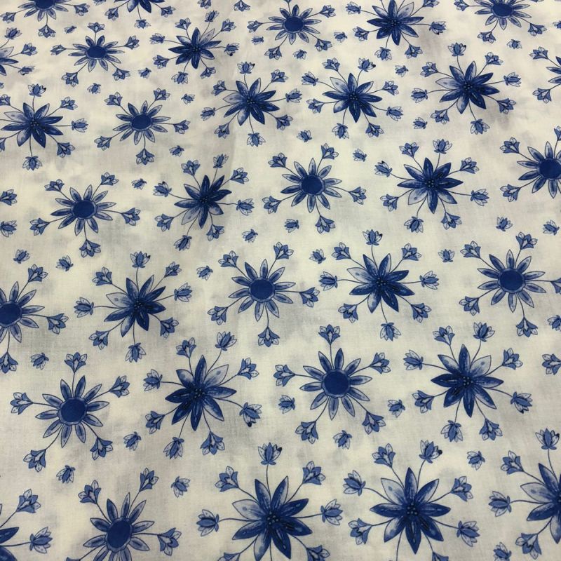 TECIDO CAMBRAIA DE ALGODÃO PEQUENAS FLORES DE JAZIDAS • Conexão