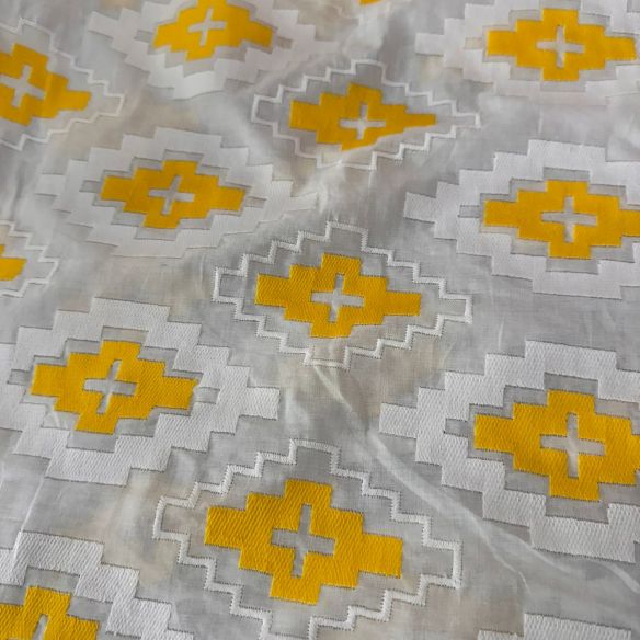 Tecido Lese Off White E Amarelo Pixel • Conexão Tecidos