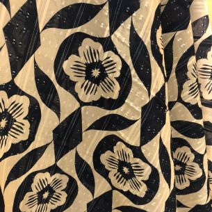 TECIDO CAMBRAIA DE ALGODÃO FLORAL COM LUREX • Conexão Tecidos