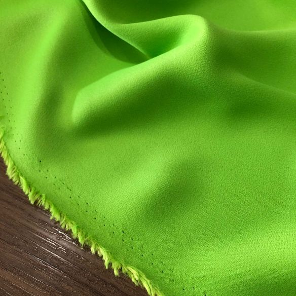 Tecido Crepe Patou Verde Cítrico • Conexão Tecidos