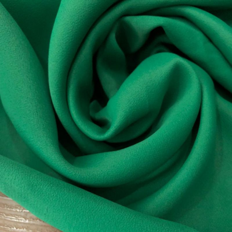 Tecido Crepe Patou Verde Folha • Conexão Tecidos