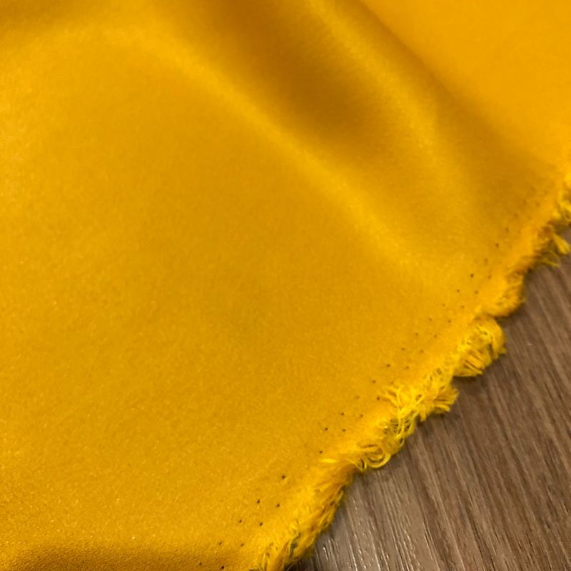 CREPE PATOU AMARELO MEDALHÃO • Conexão Tecidos