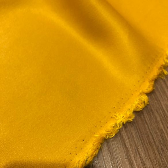 Tecido Crepe Patou Amarelo Medalhão • Conexão Tecidos