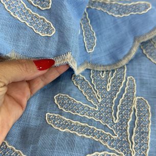 TECIDO CAMBRAIA DE ALGODÃO BORDADA AZUL • Conexão Tecidos 2