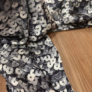 Tecido Cetim de Seda Estampado Paetê 3D Black • Conexão Tecidos