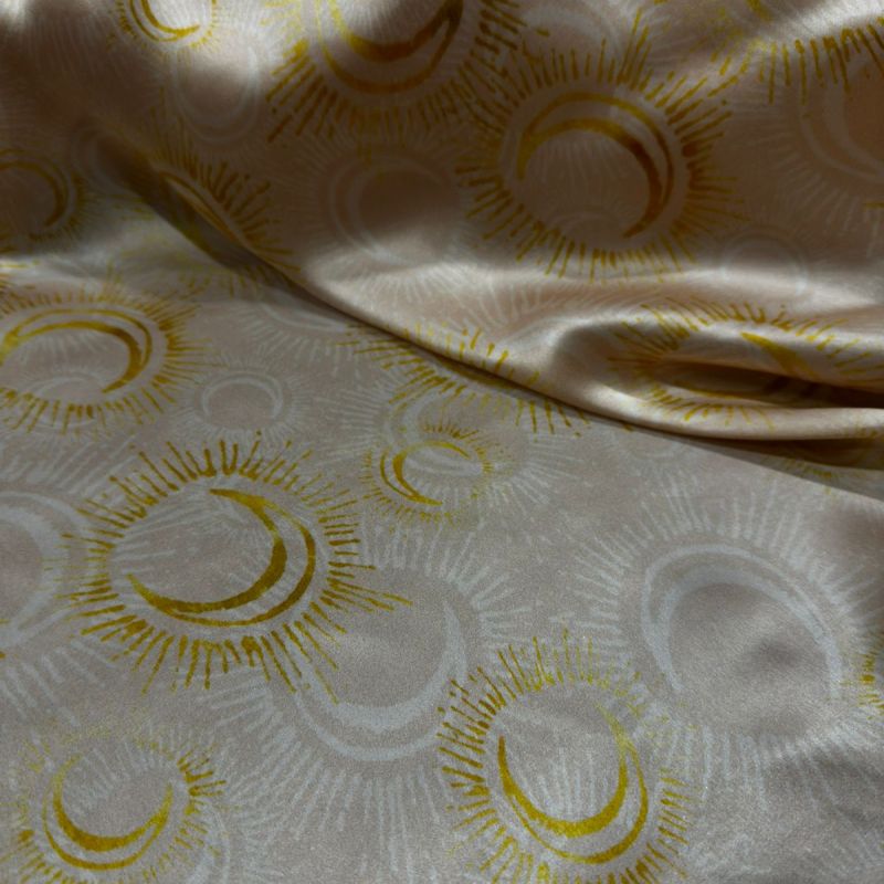 Tecido Cetim de Seda Estampado Luar Mágico • Conexão Tecidos