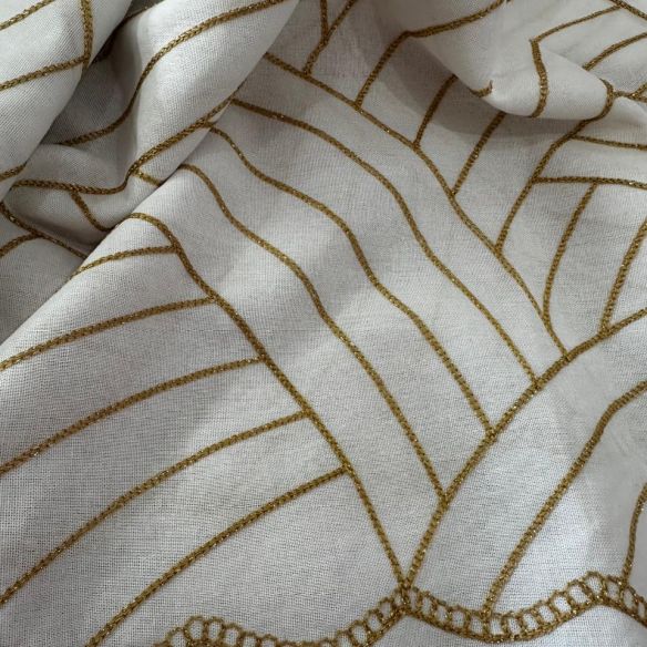Tecido Linho Misto Off Bordado Campina Dourada • Conexão Tecidos