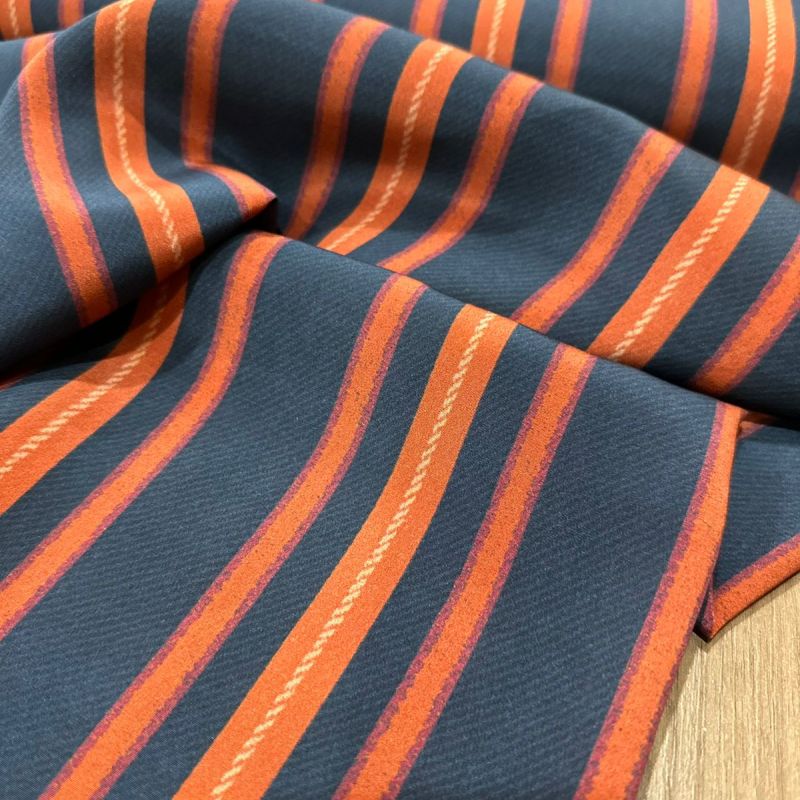 Tecido Crepe de Chine Estampado Listrado Terra • Conexão Tecidos