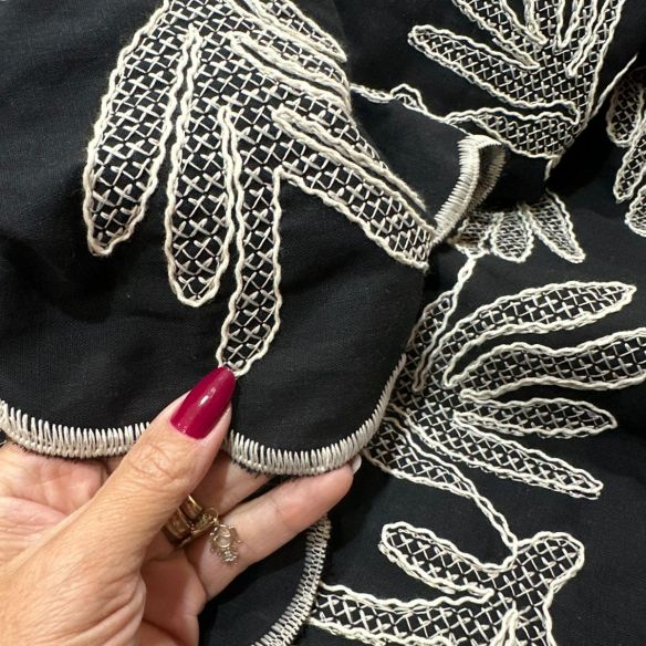 TECIDO CAMBRAIA DE ALGODÃO BORDADA P/B • Conexão Tecidos TECIDO CAMBRAIA DE ALGODÃO BORDADA P/B • Conexão Tecidos