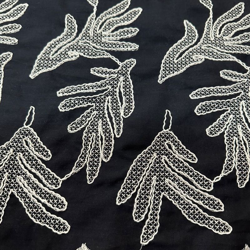 Tecido Cambraia De Algodão Bordada P&B • Conexão Tecidos