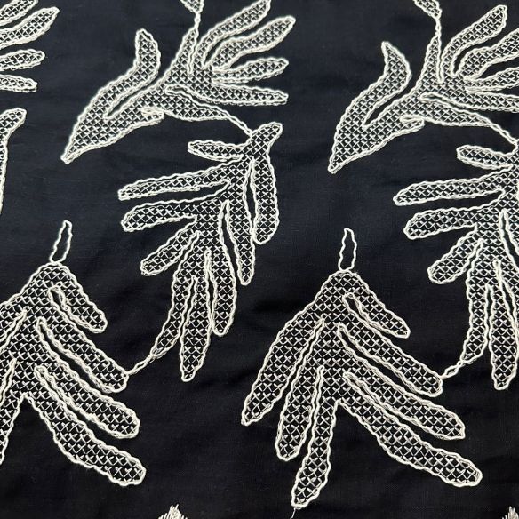 TECIDO CAMBRAIA DE ALGODÃO BORDADA P/B • Conexão Tecidos TECIDO CAMBRAIA DE ALGODÃO BORDADA P/B • Conexão Tecidos