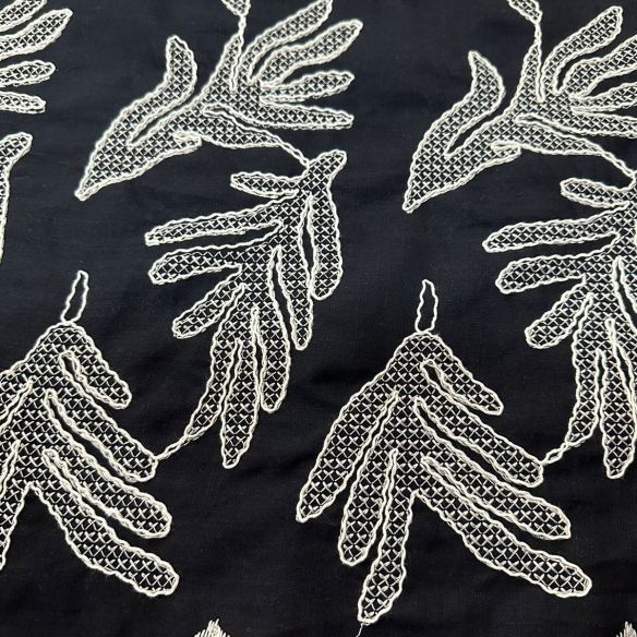 Tecido Cambraia De Algodão Bordada P&B • Conexão Tecidos