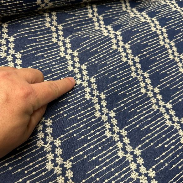 Tecido Jeans Bordado Jacarta • Conexão Tecidos