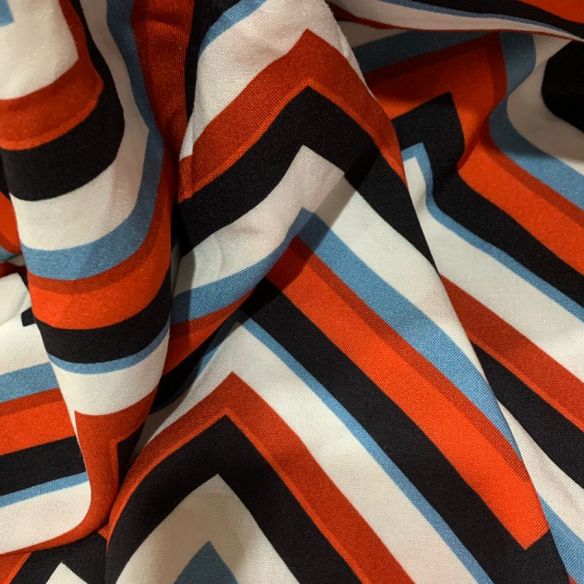 VISCOSE ESTAMPADA CHEVRON RED • Conexão Tecidos
