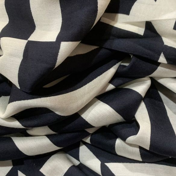 Tecido Viscose Com Seda Estampada P&B • Conexão Tecidos