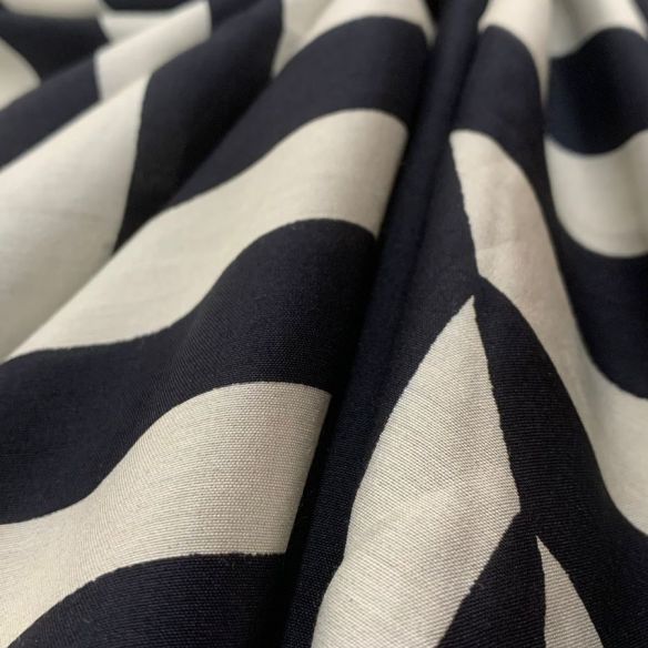 Tecido Viscose Com Seda Estampada P&B • Conexão Tecidos