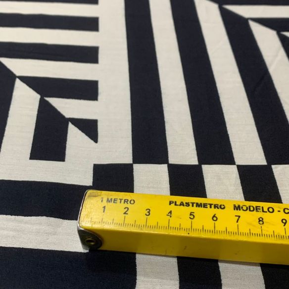 Tecido Viscose Com Seda Estampada P&B • Conexão Tecidos