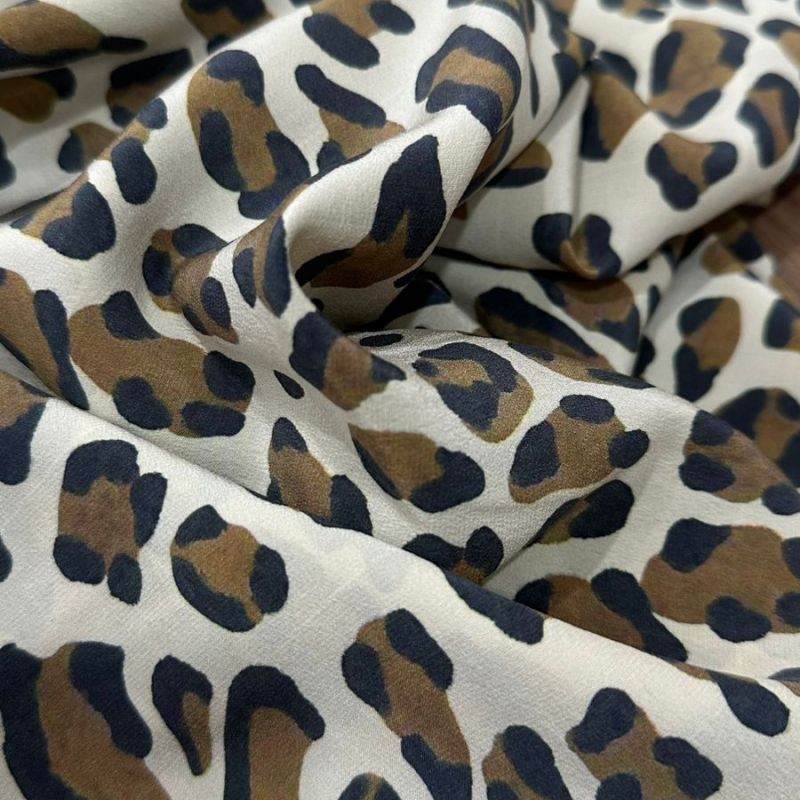 TECIDO CREPE DE CHINE ANIMAL PRINT • Conexão Tecidos