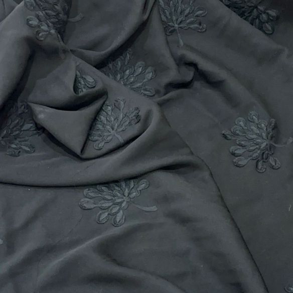 CREPE GGT BORDADO PRETO • Conexão Tecidos