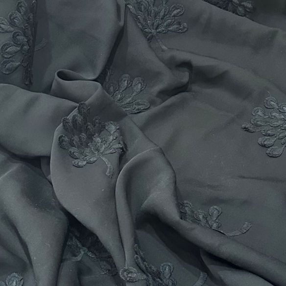 CREPE GGT BORDADO PRETO • Conexão Tecidos