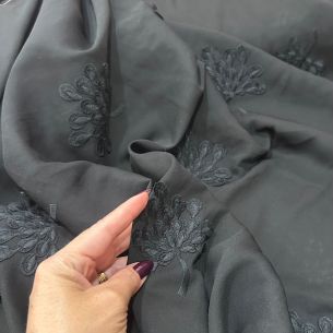 Tecido Crepe Ggt Bordado Preto • Conexão Tecidos 2