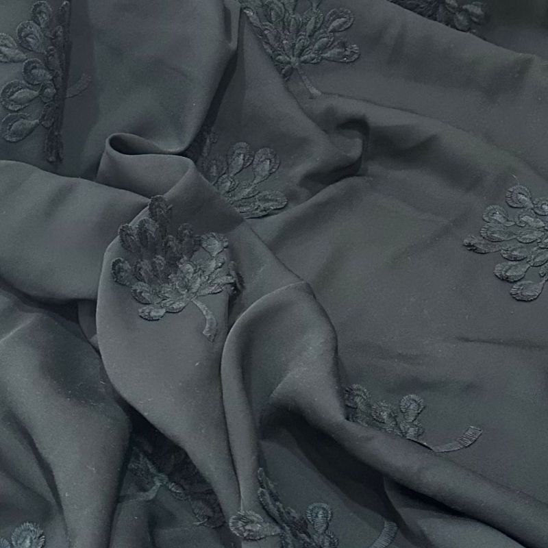 CREPE GGT BORDADO PRETO • Conexão Tecidos