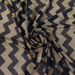 Tecido Tule Plissado Chevron Fundo Preto • Conexão Tecidos