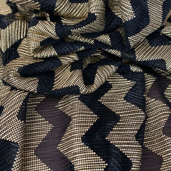 TULE PLISSADO CHEVRON FUNDO PRETO • Conexão Tecidos