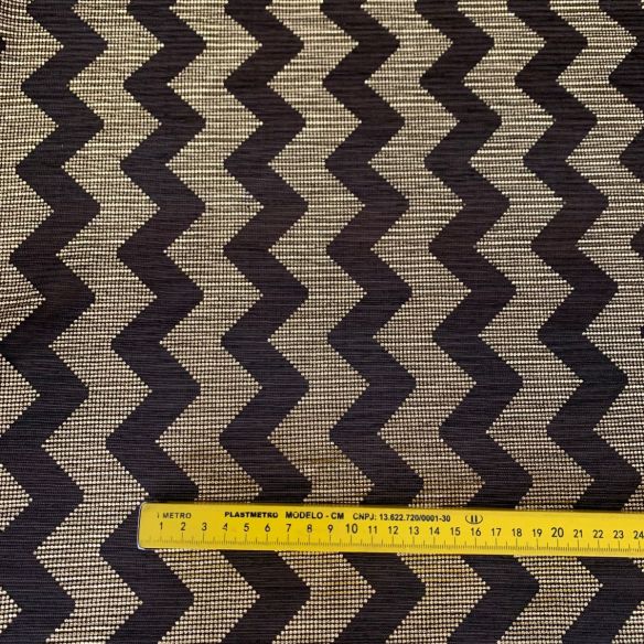 Tecido Tule Plissado Chevron Fundo Preto • Conexão Tecidos